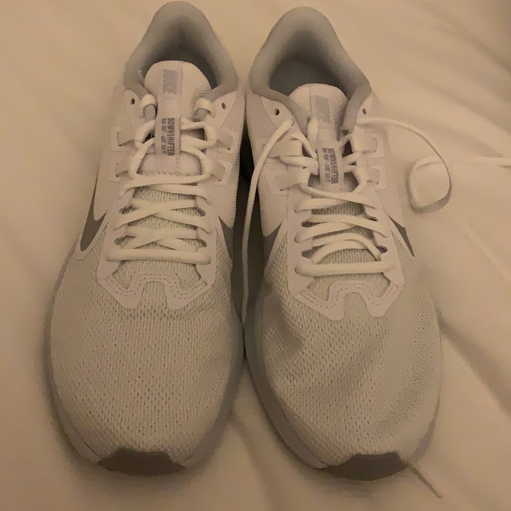 Nike shoes - Picture 2 of 4